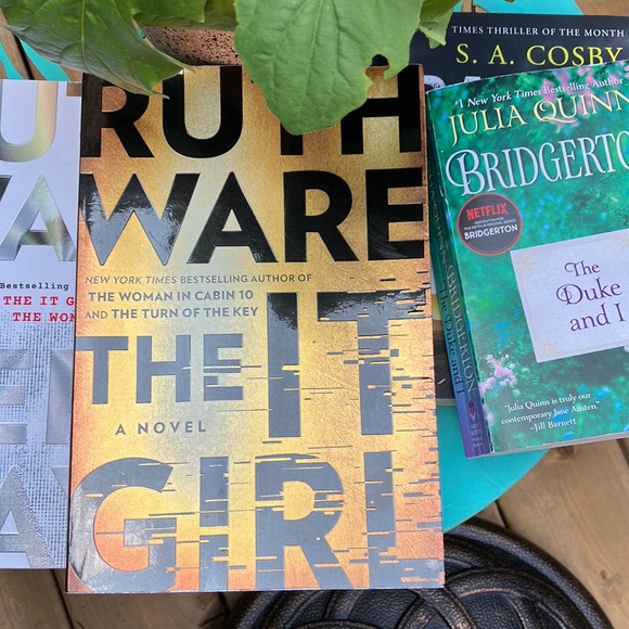 Reading Bundle! 📚 - Picture 4 of 5